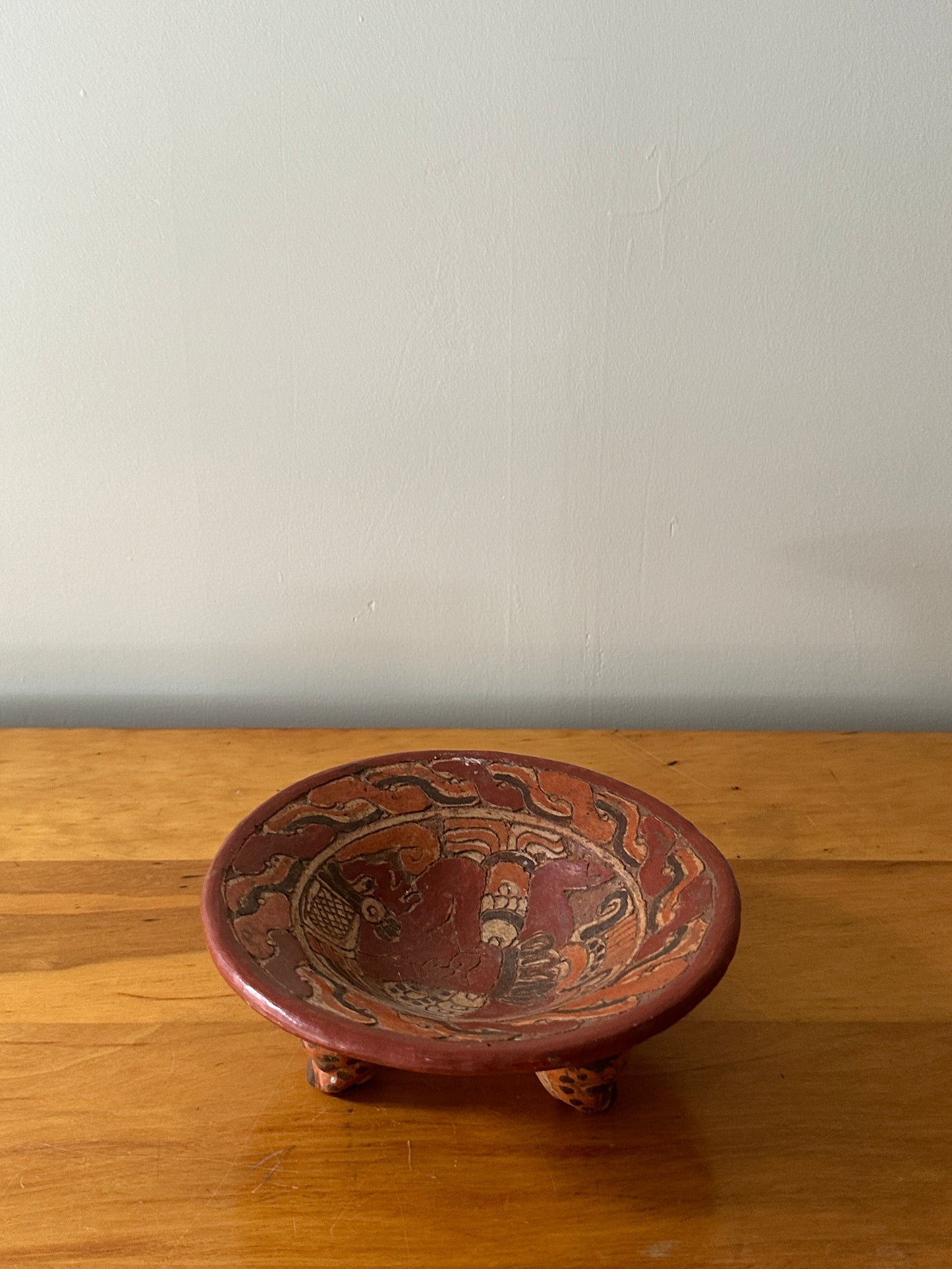 Tripod pottery bowl