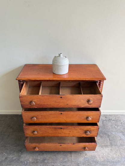 Pine dresser