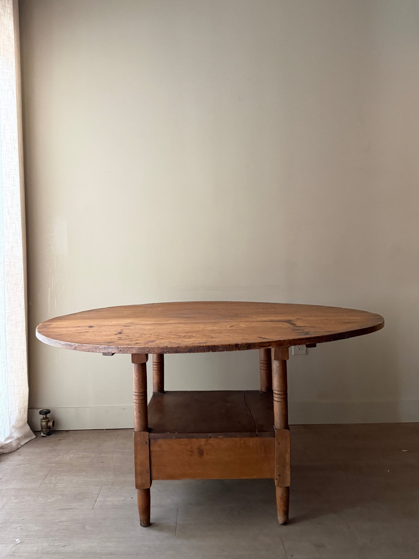 Pine hutch table