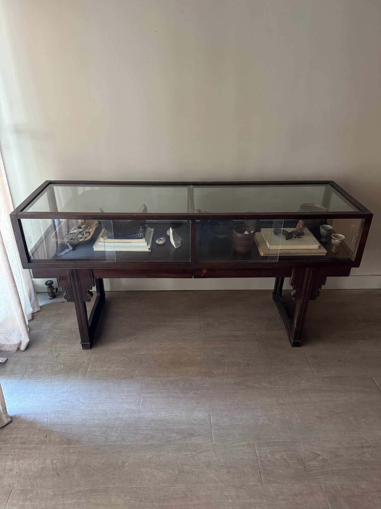 Deco glass display case