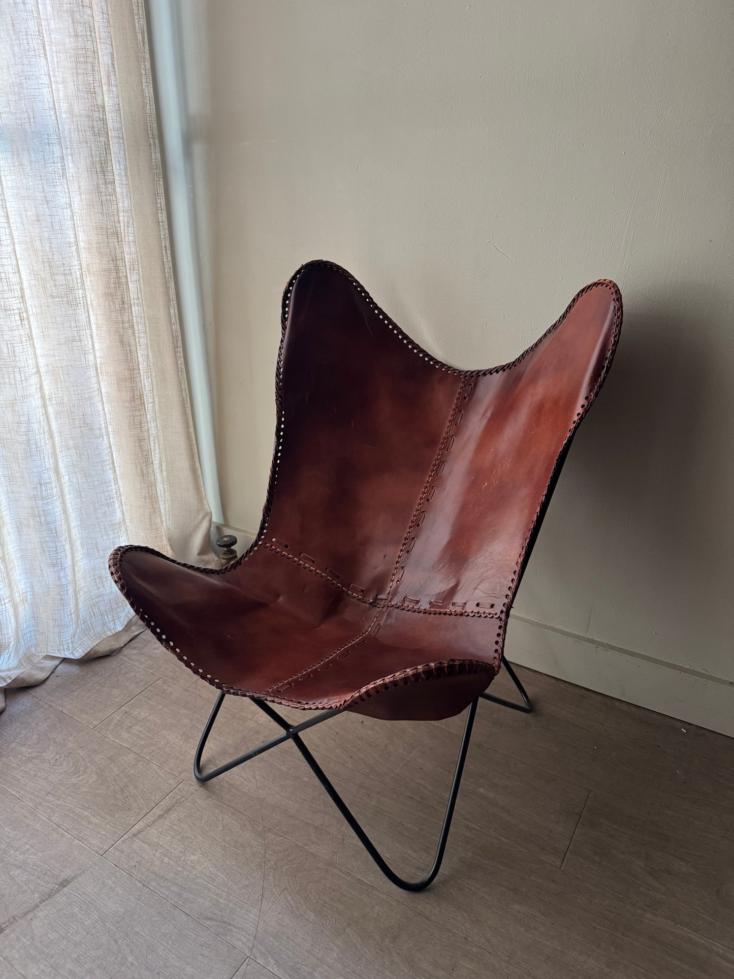 Leather butterfly chair