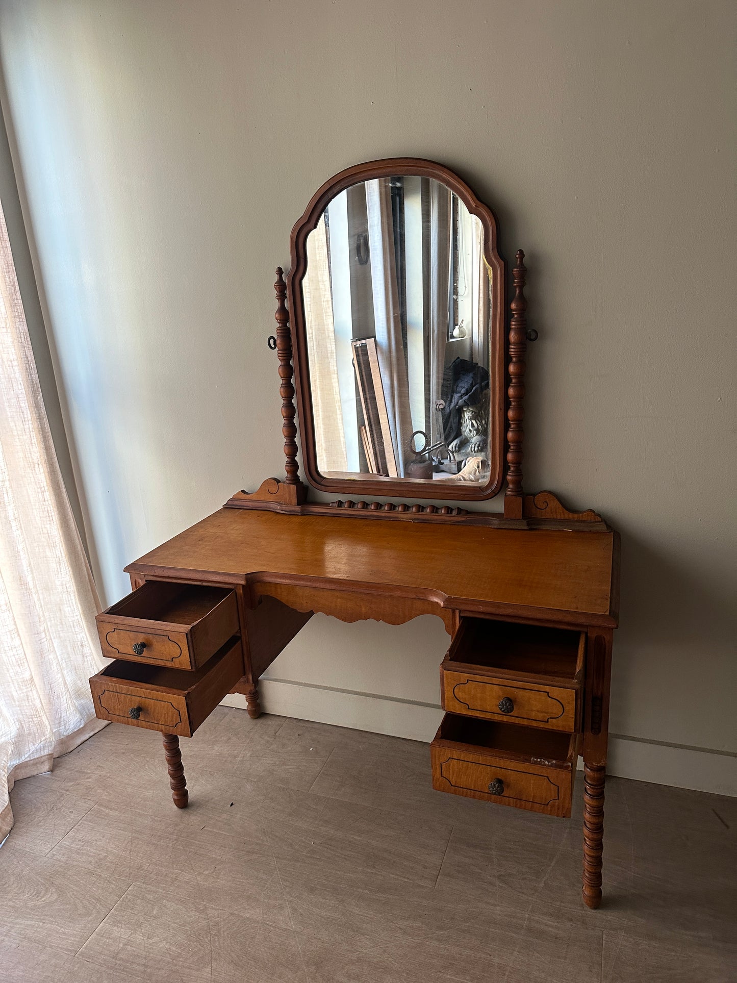 Maple vanity