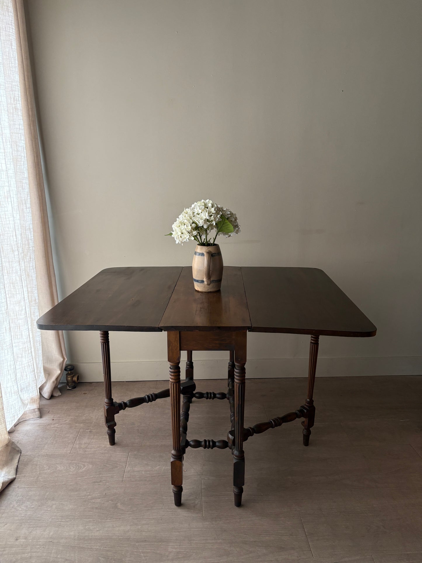 William & Mary oak gate leg dining table