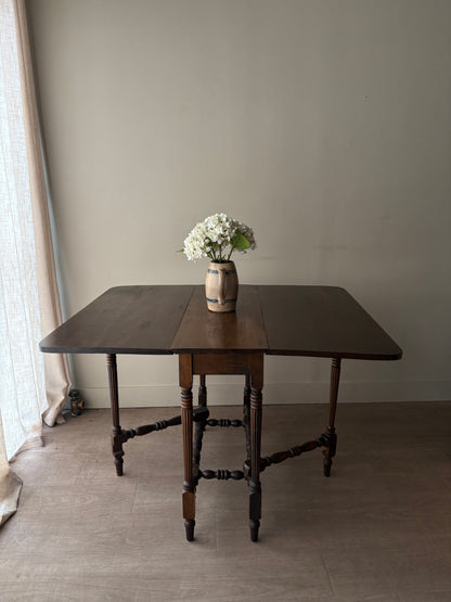 William & Mary oak gate leg dining table