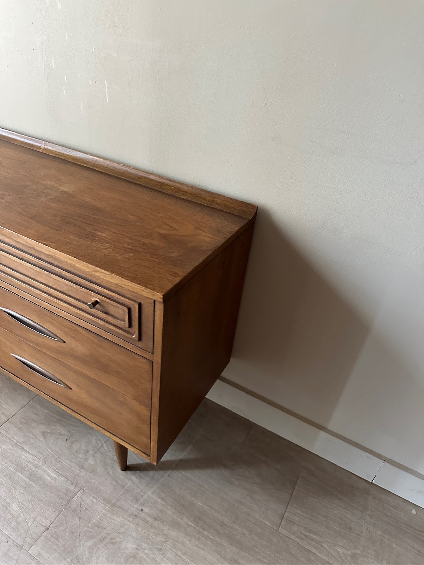 Sculptra by Broyhill walnut dresser