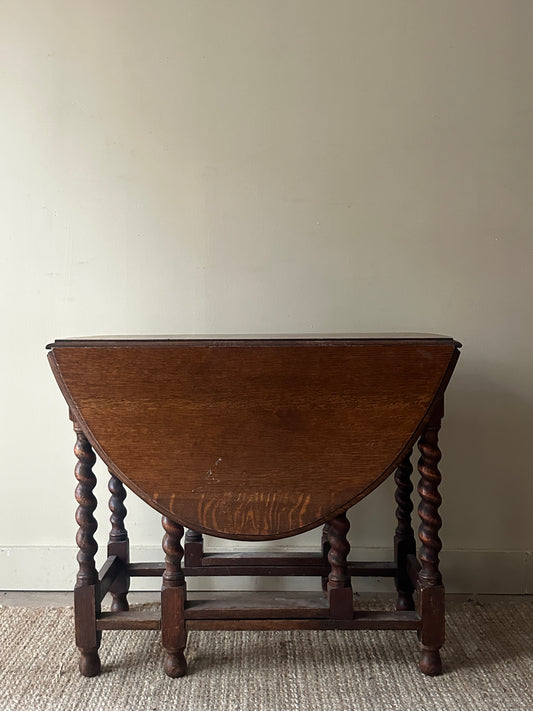 Gate leg table. As is.