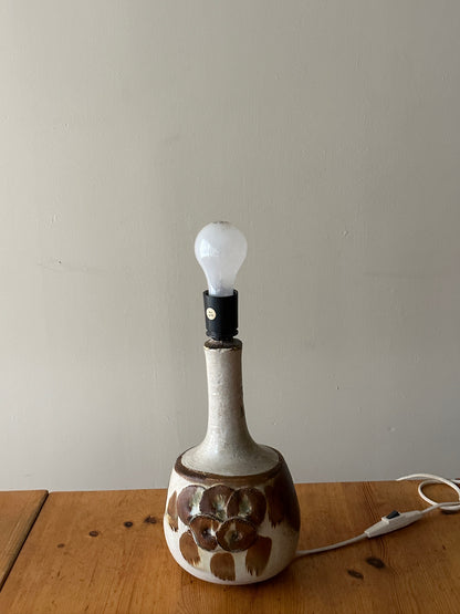 Axella stoneware lamp
