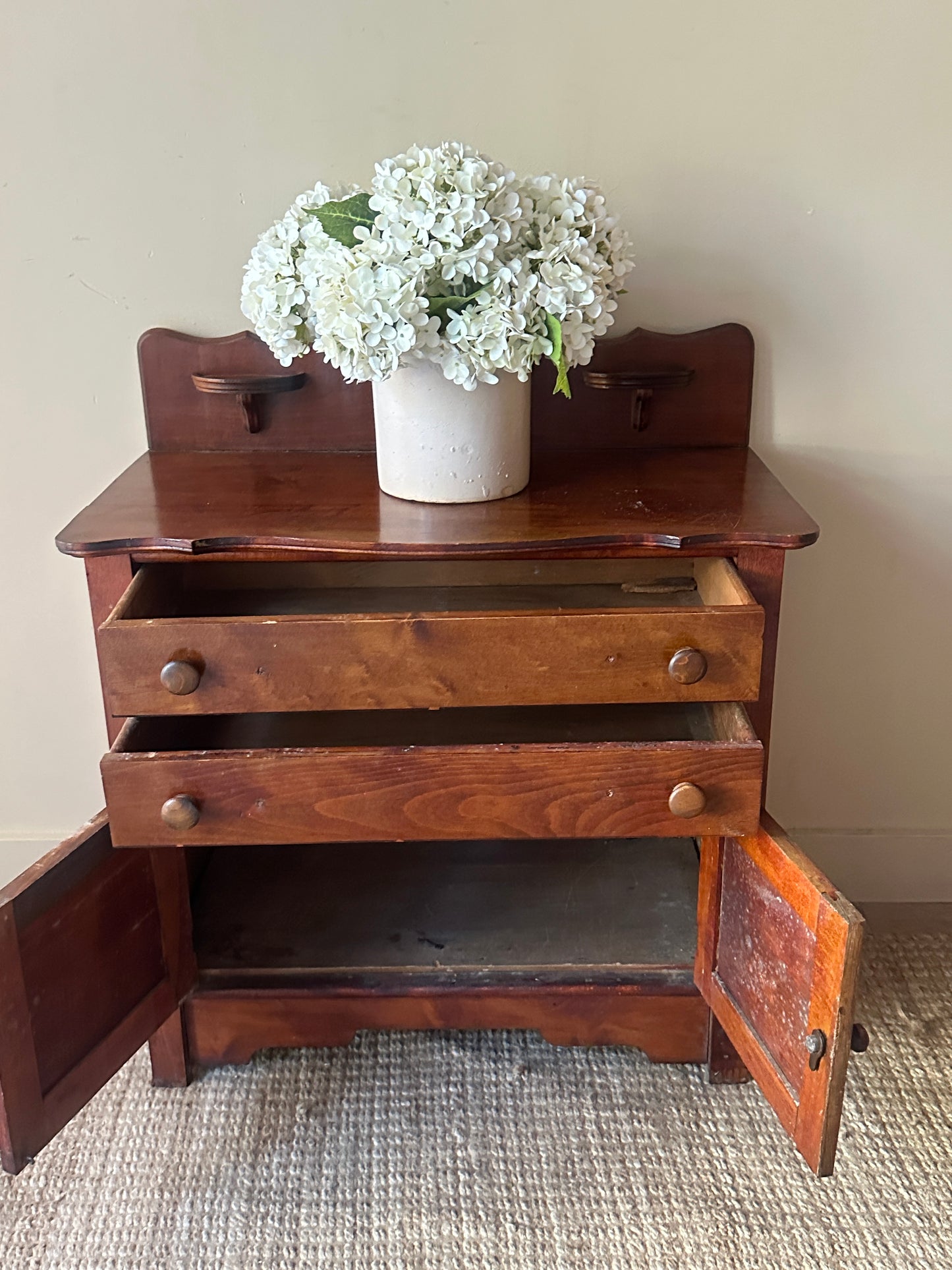 Pine small washstand
