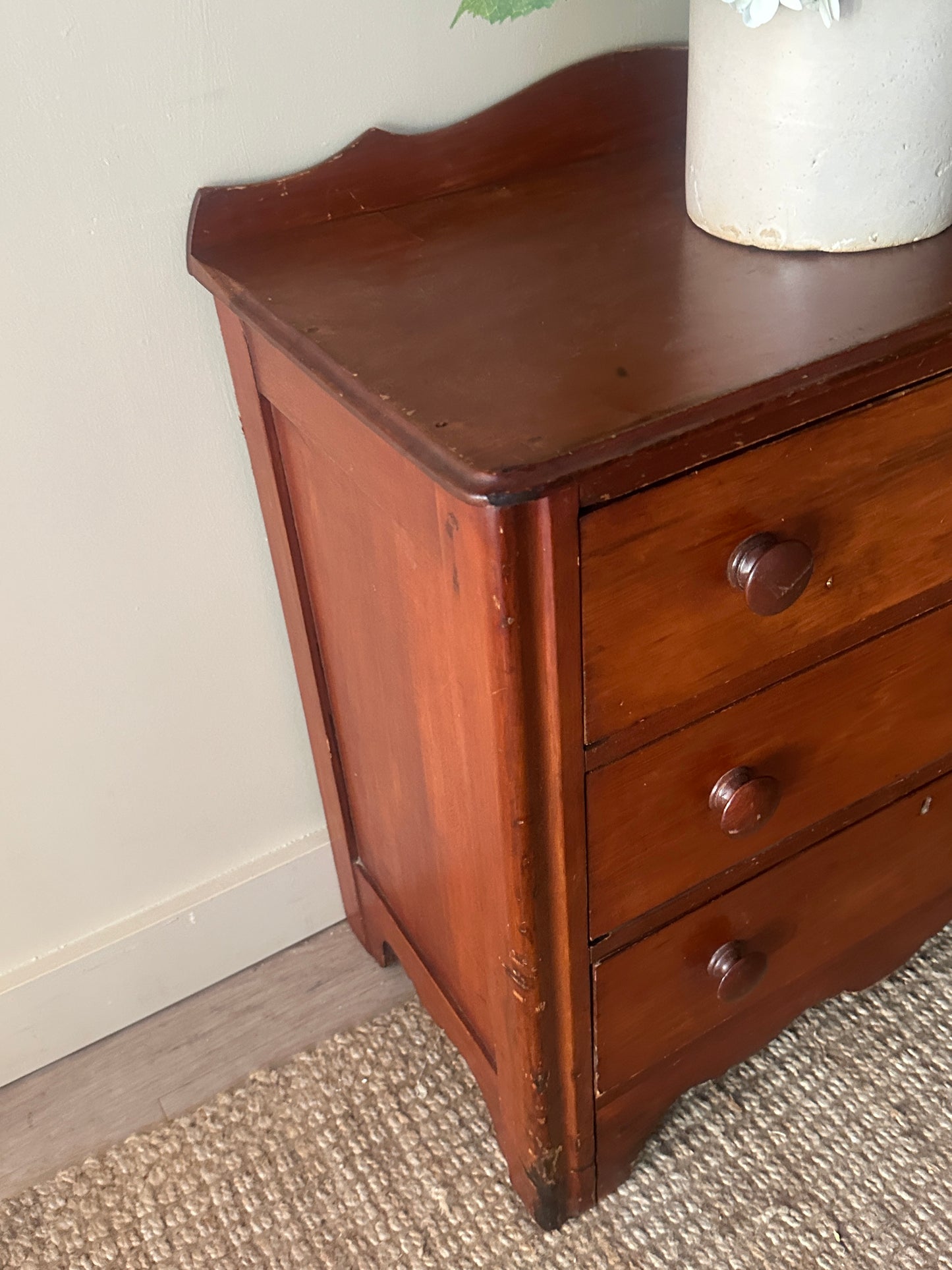 Small pine dresser