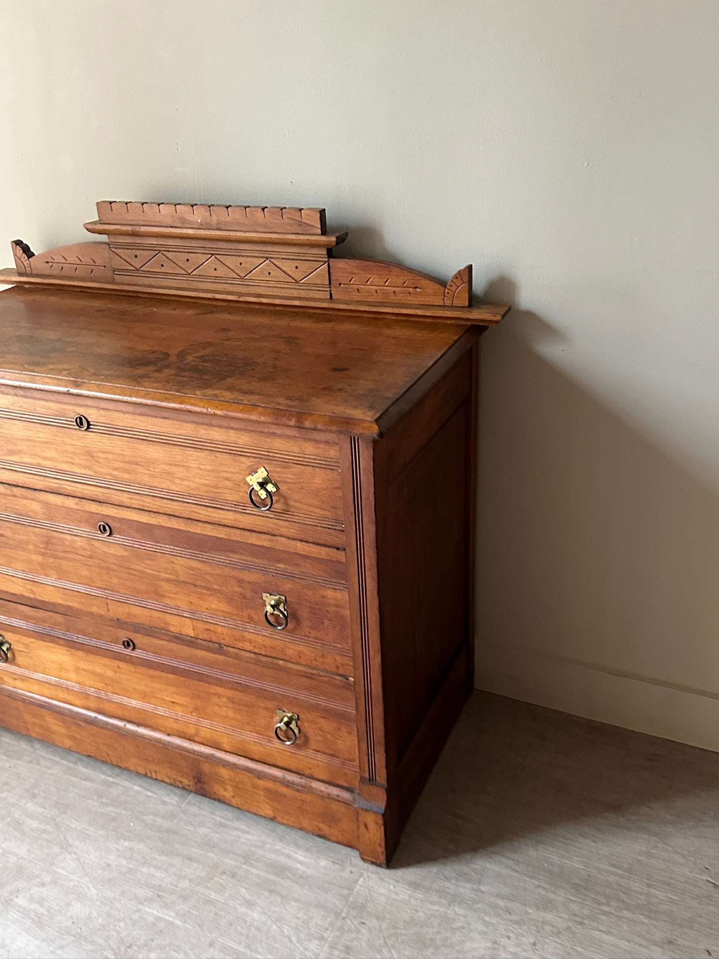 3 drawer pine dresser