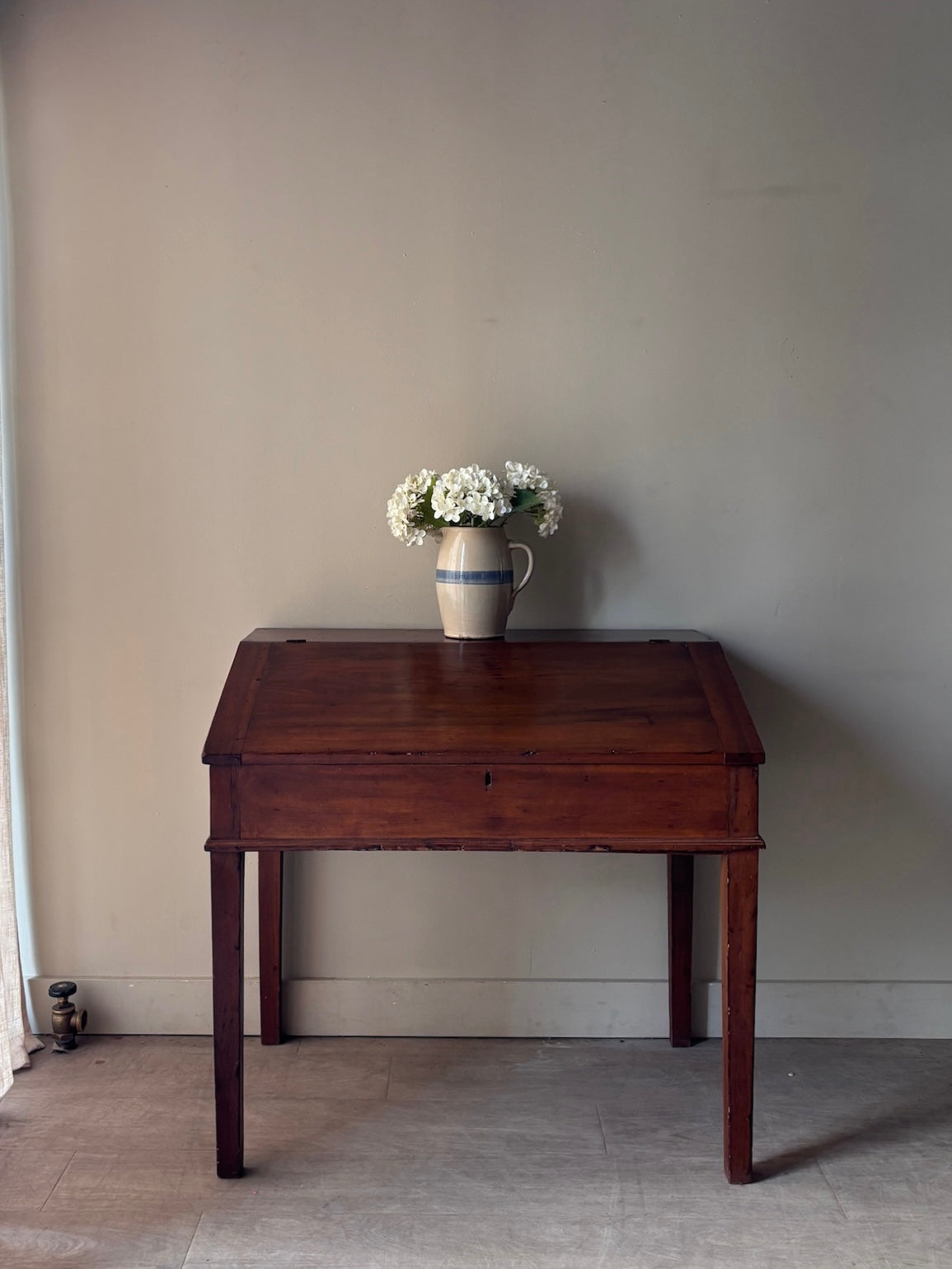 Poplar merchants desk