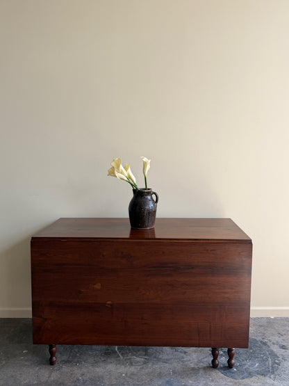 Pennsylvania Sheraton walnut drop leaf table