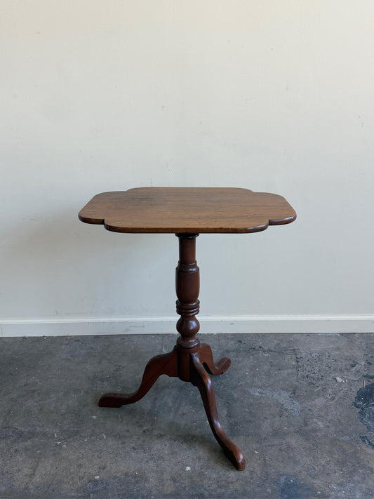 Mid-Atlantic Federal walnut tilt-top side table