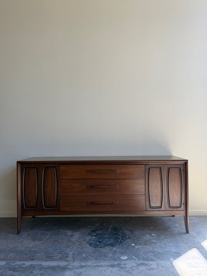 Broyhill walnut 9 drawer dresser