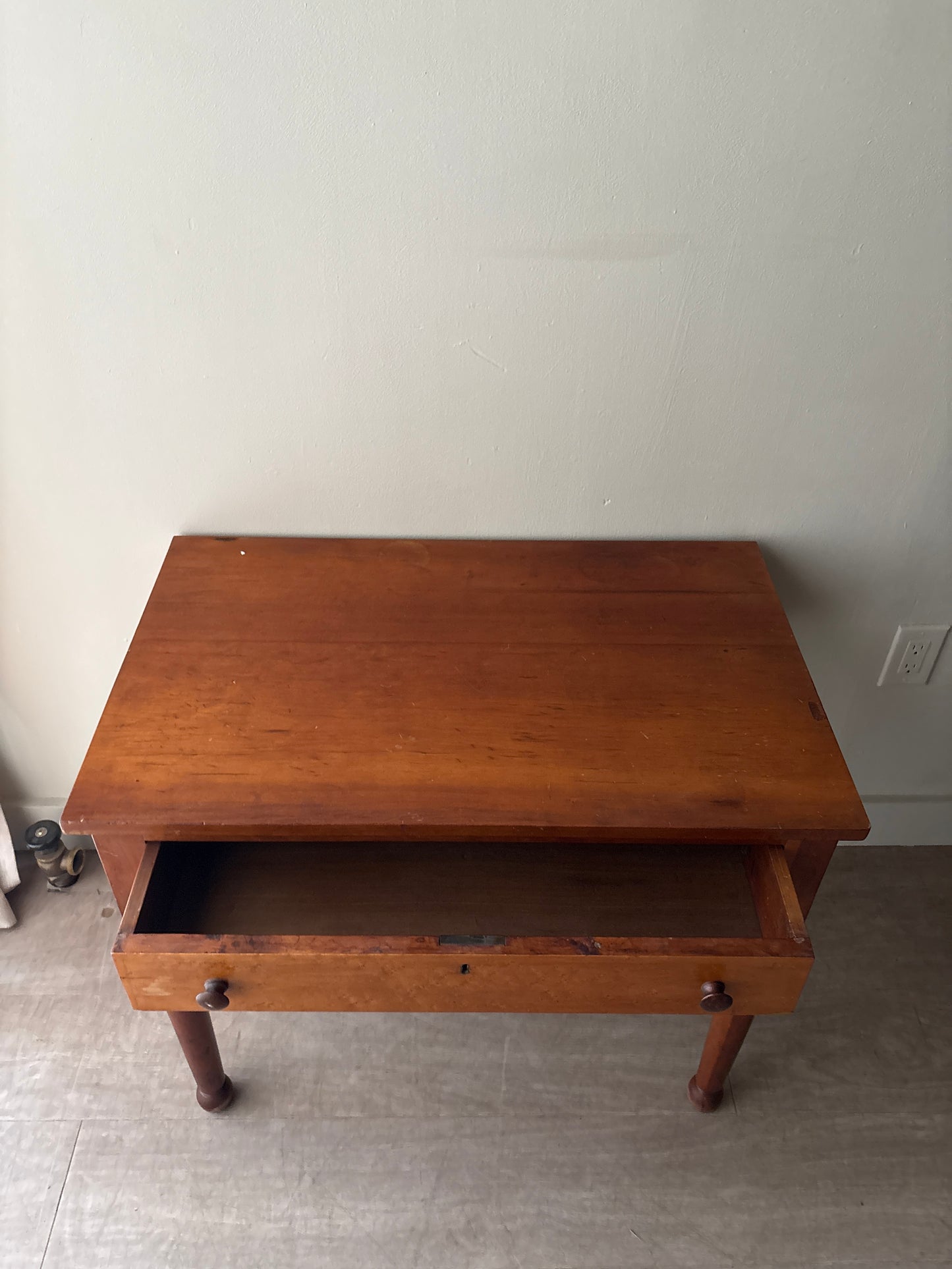 Sheraton cherry & bird’s eye maple side table