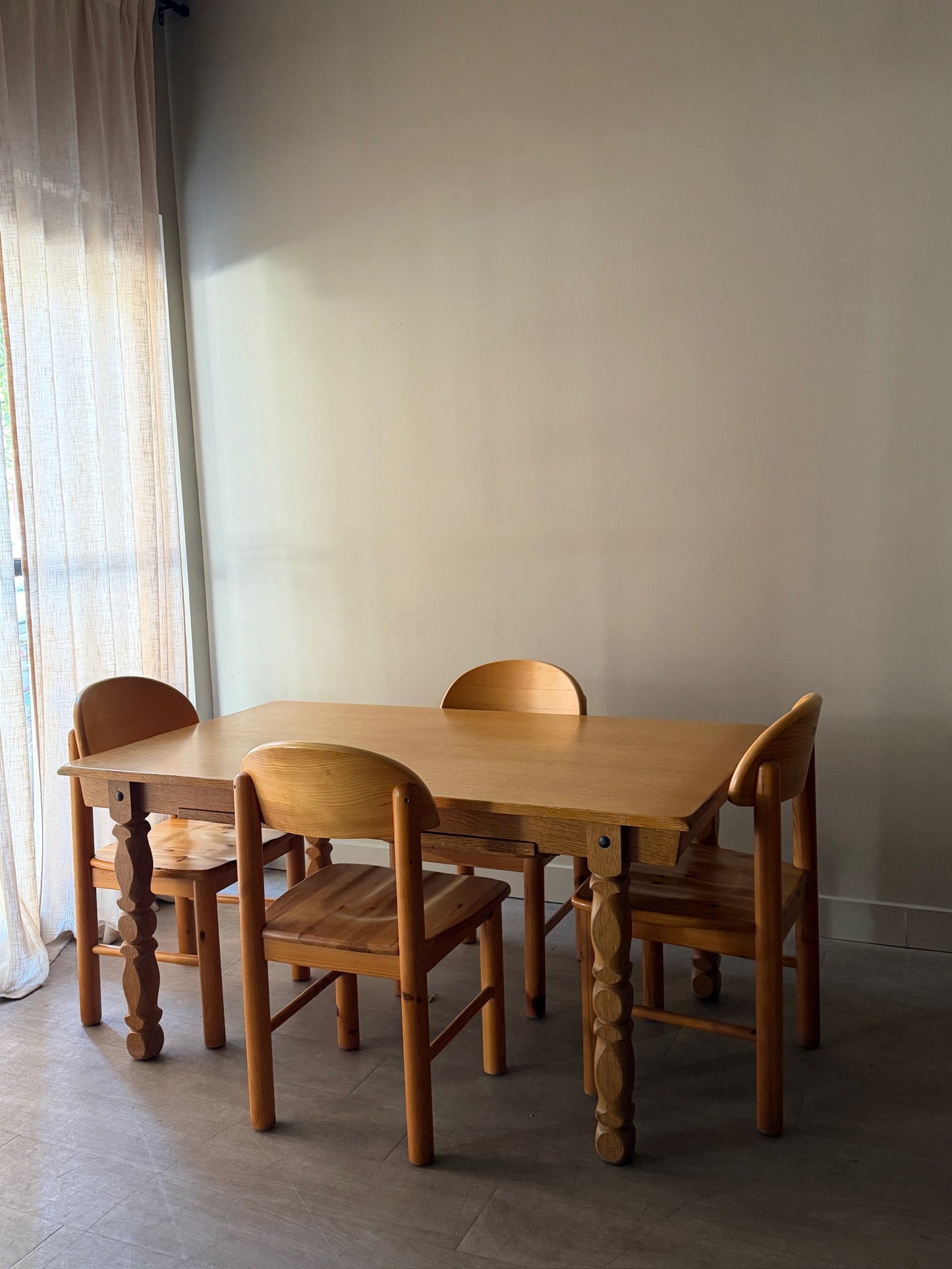 Danish oak dining table with extensions
