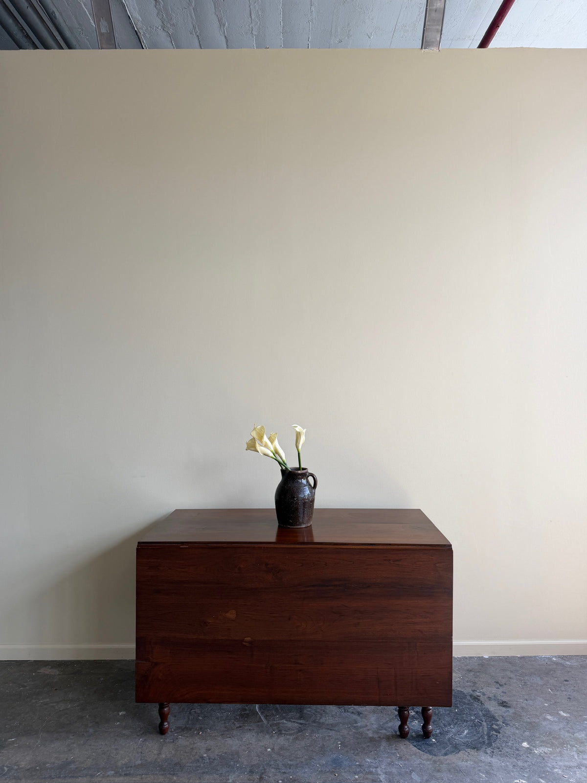 Pennsylvania Sheraton walnut drop leaf table