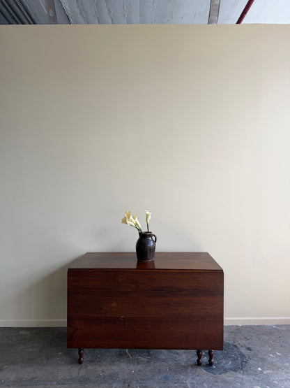 Pennsylvania Sheraton walnut drop leaf table
