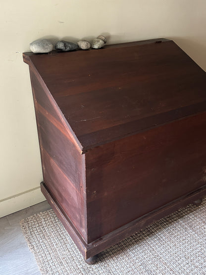 Pine storage bin