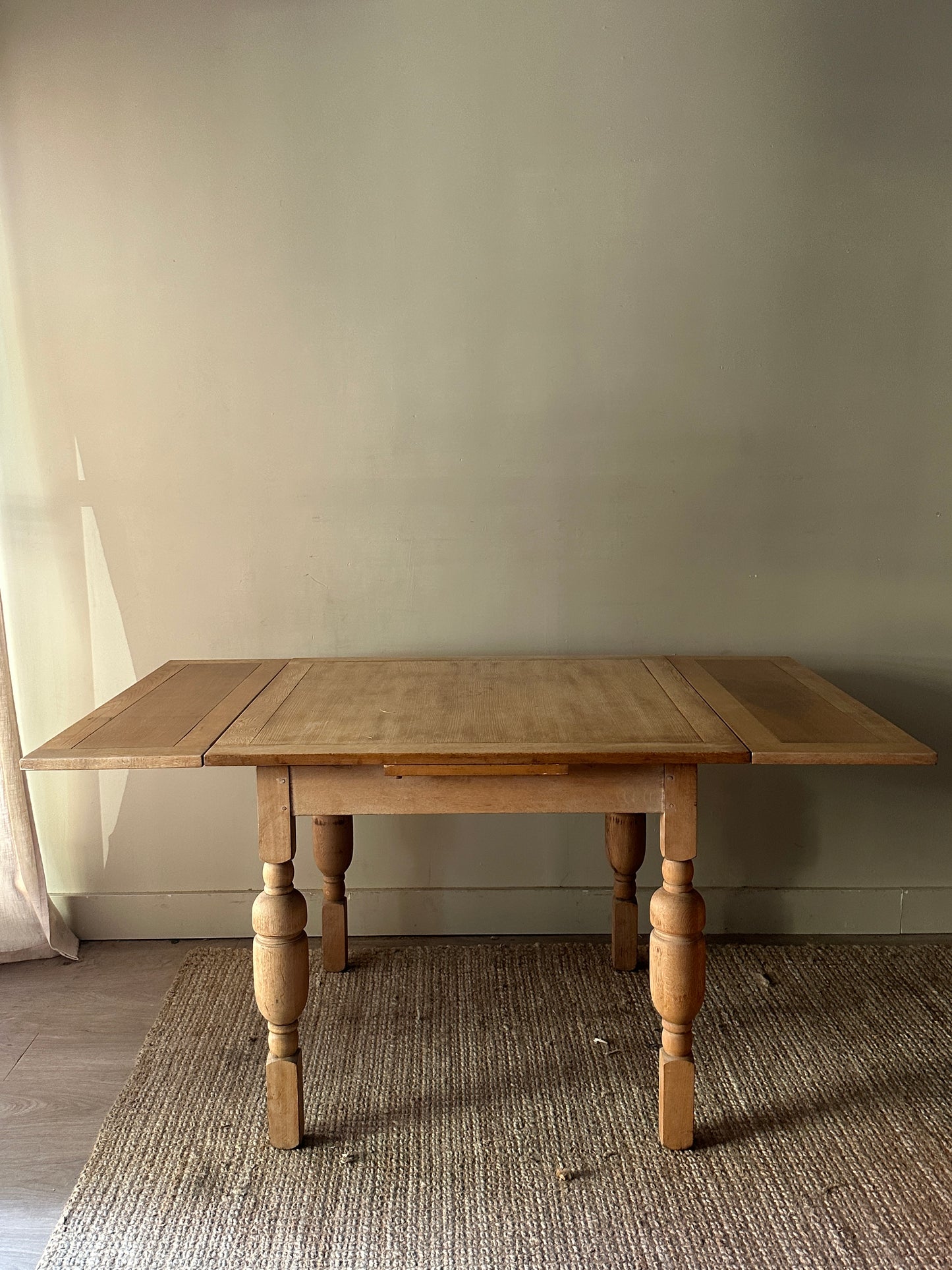 Pine extension dining table