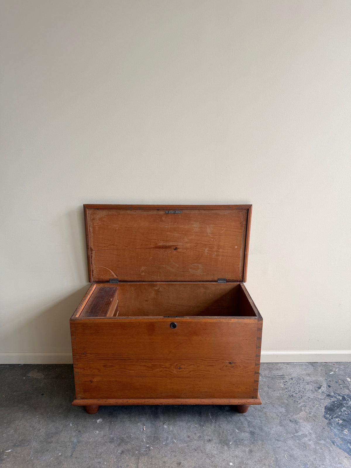 Pennsylvania Sheraton pine chest