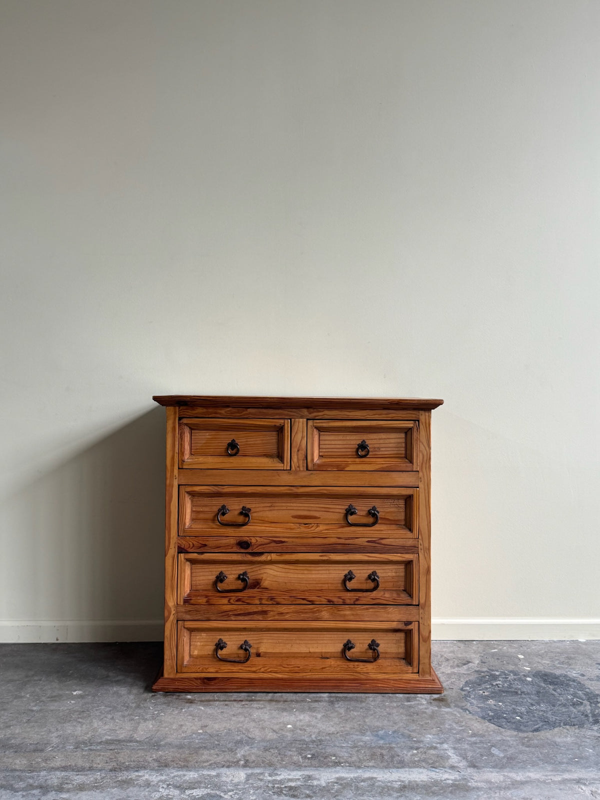 Pine dresser