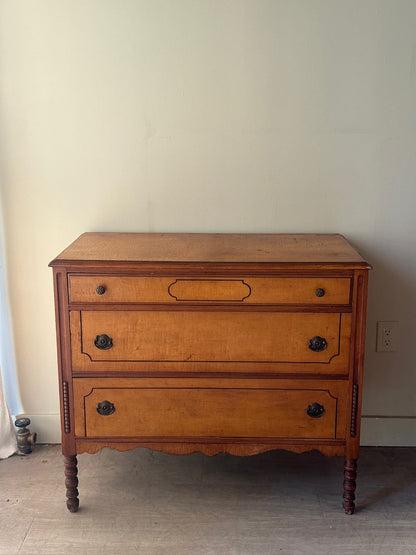 Spindle leg 3 drawer dresser