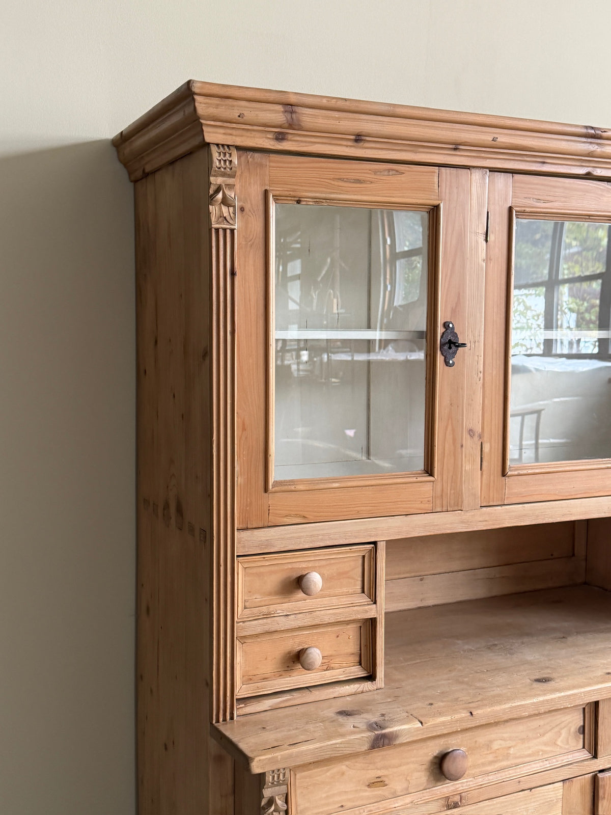 Pine one piece hutch