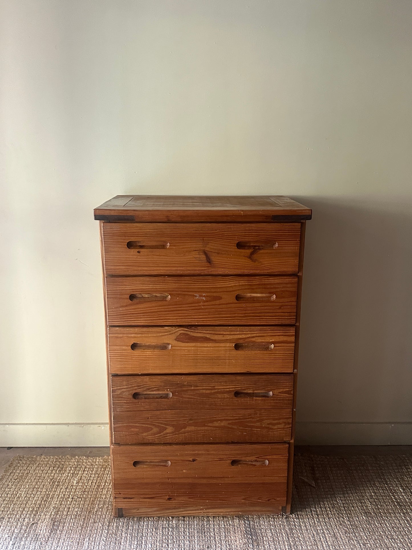 Pine dresser
