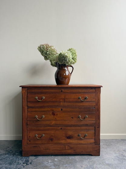Pine 3 drawer dresser