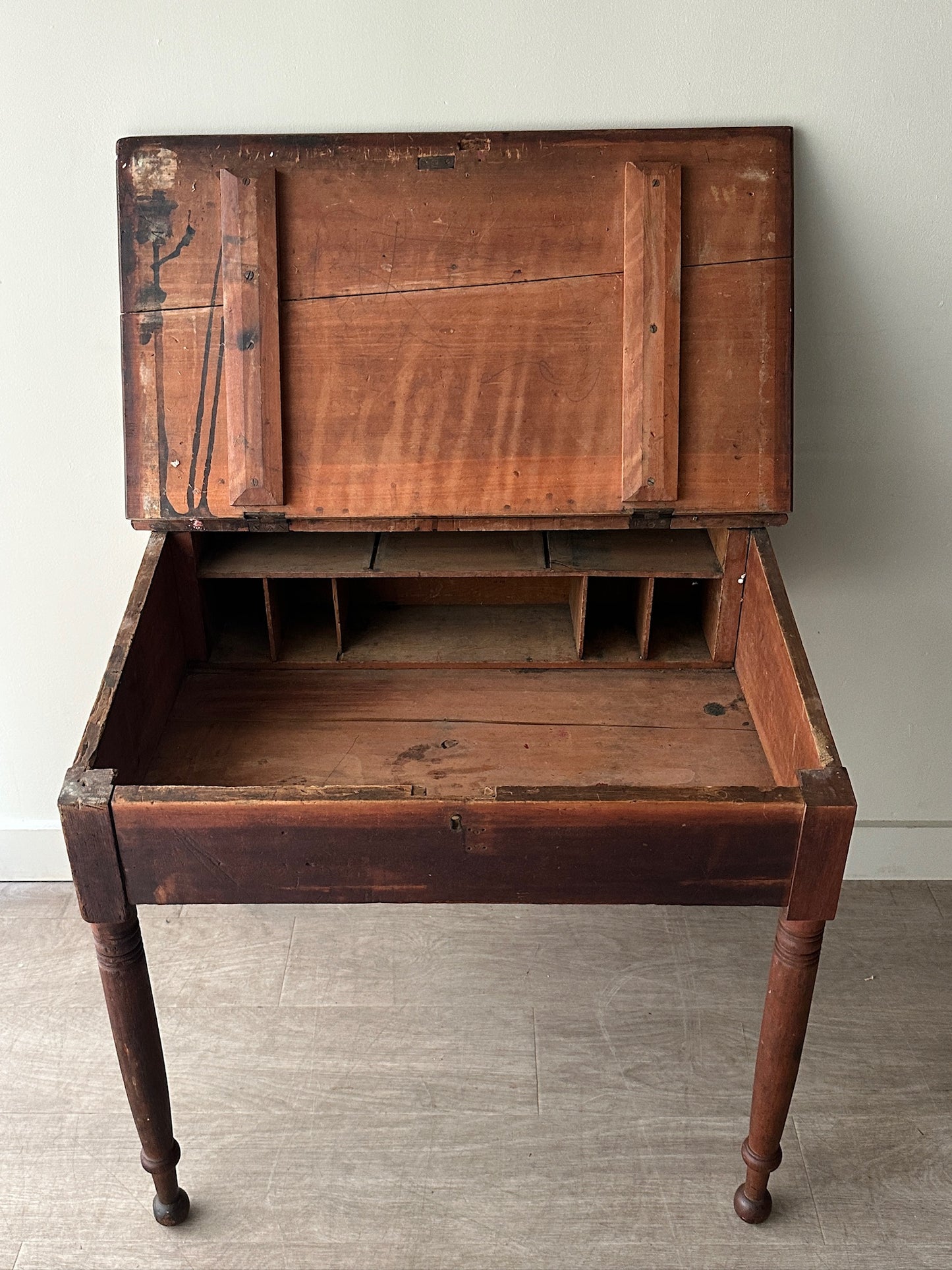 Pine merchants desk