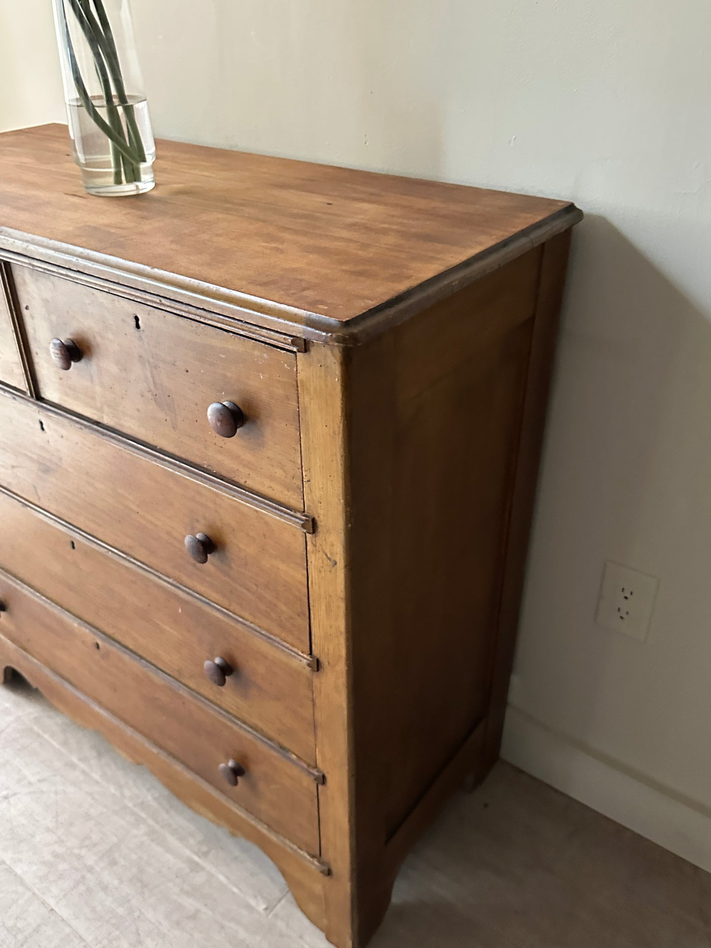 Cottage pine dresser