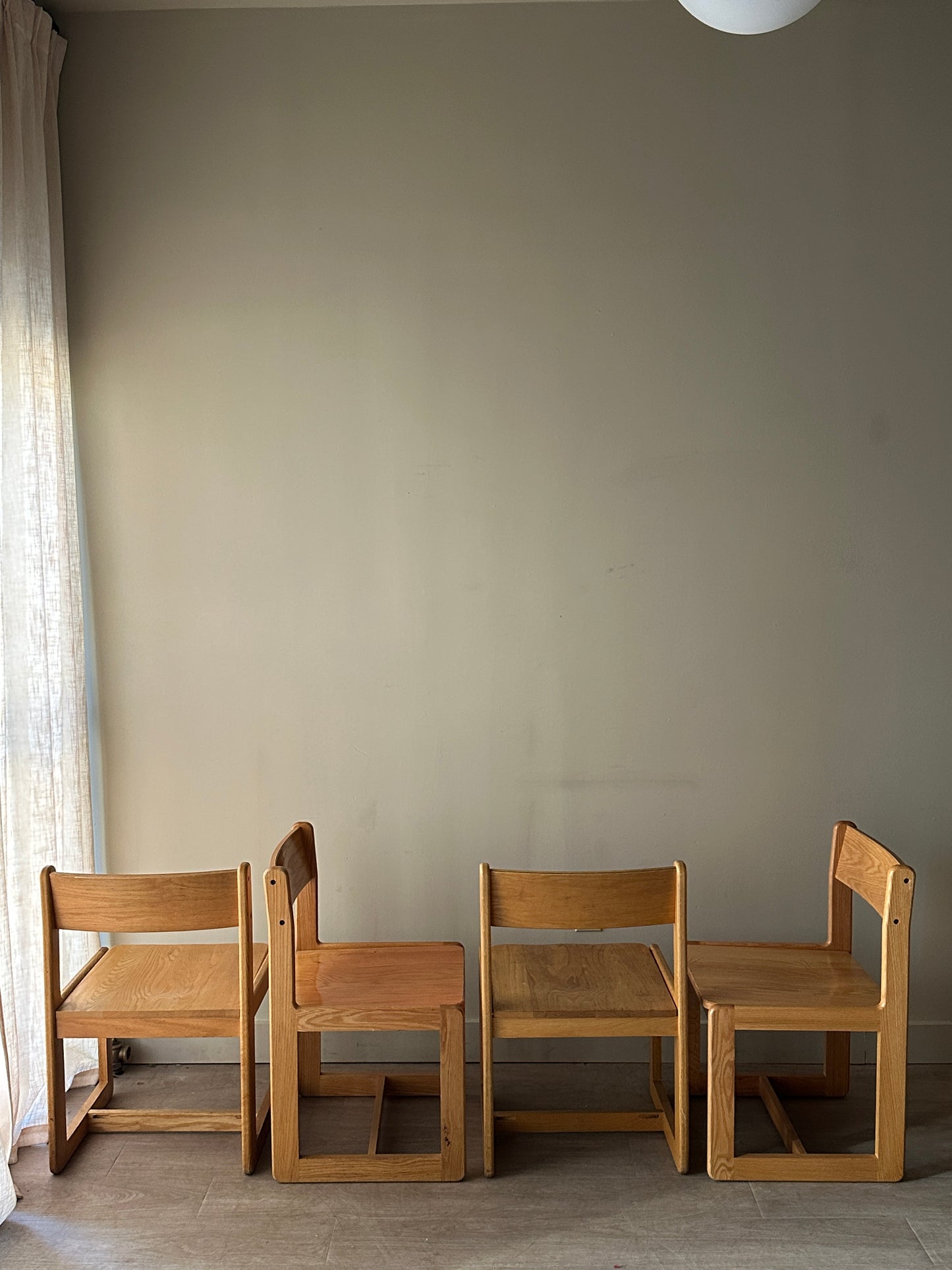 Oak dining chairs. Set of 4!