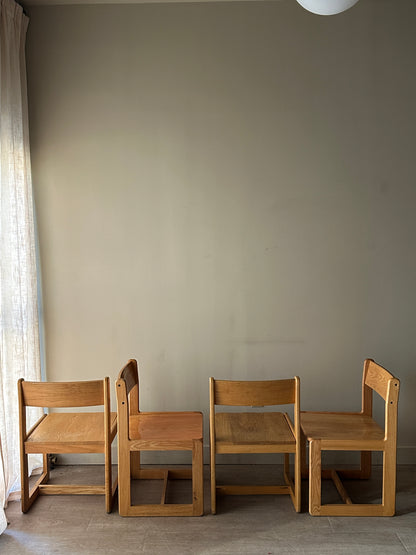Oak dining chairs. Set of 4!
