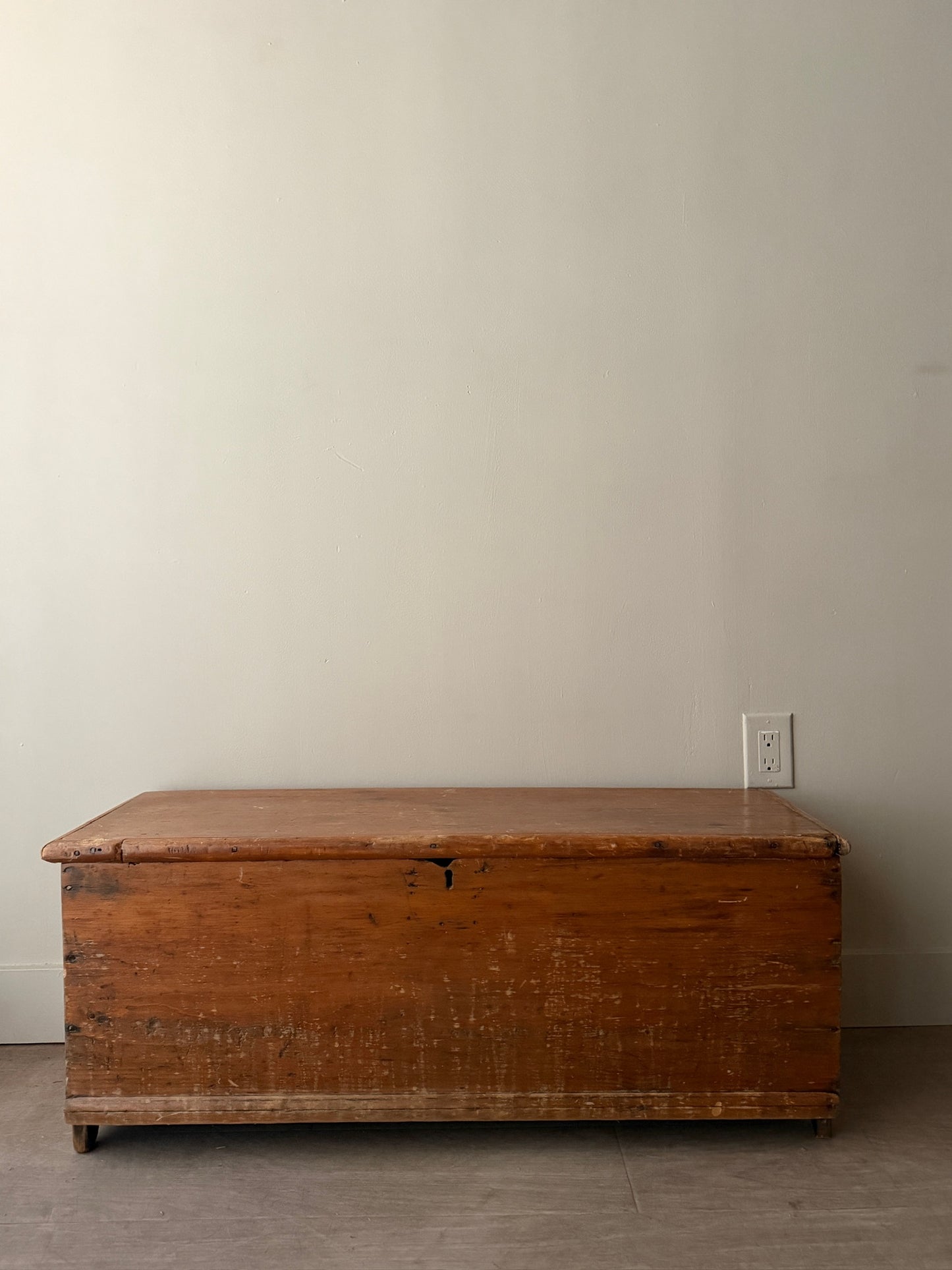 Pine blanket chest