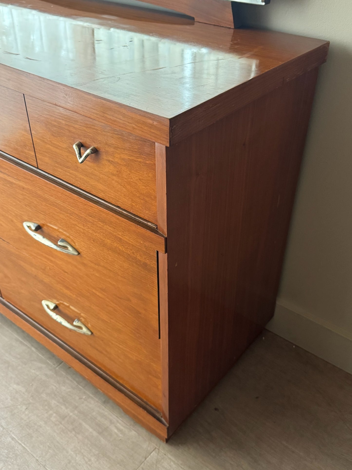 Walnut 6 drawer dresser with mirror