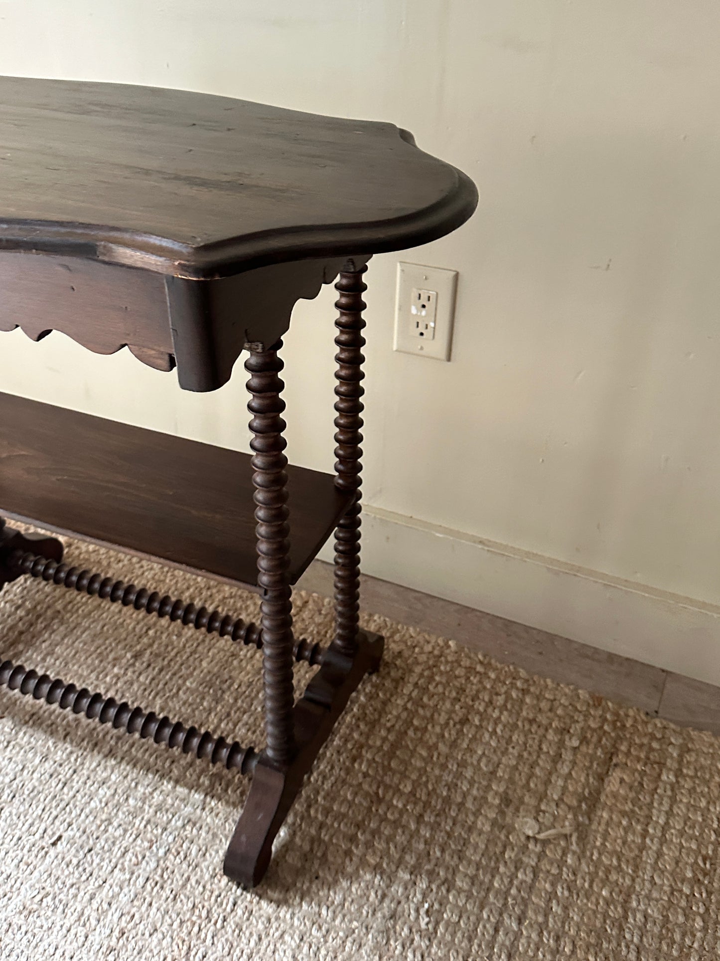 Spool leg side table