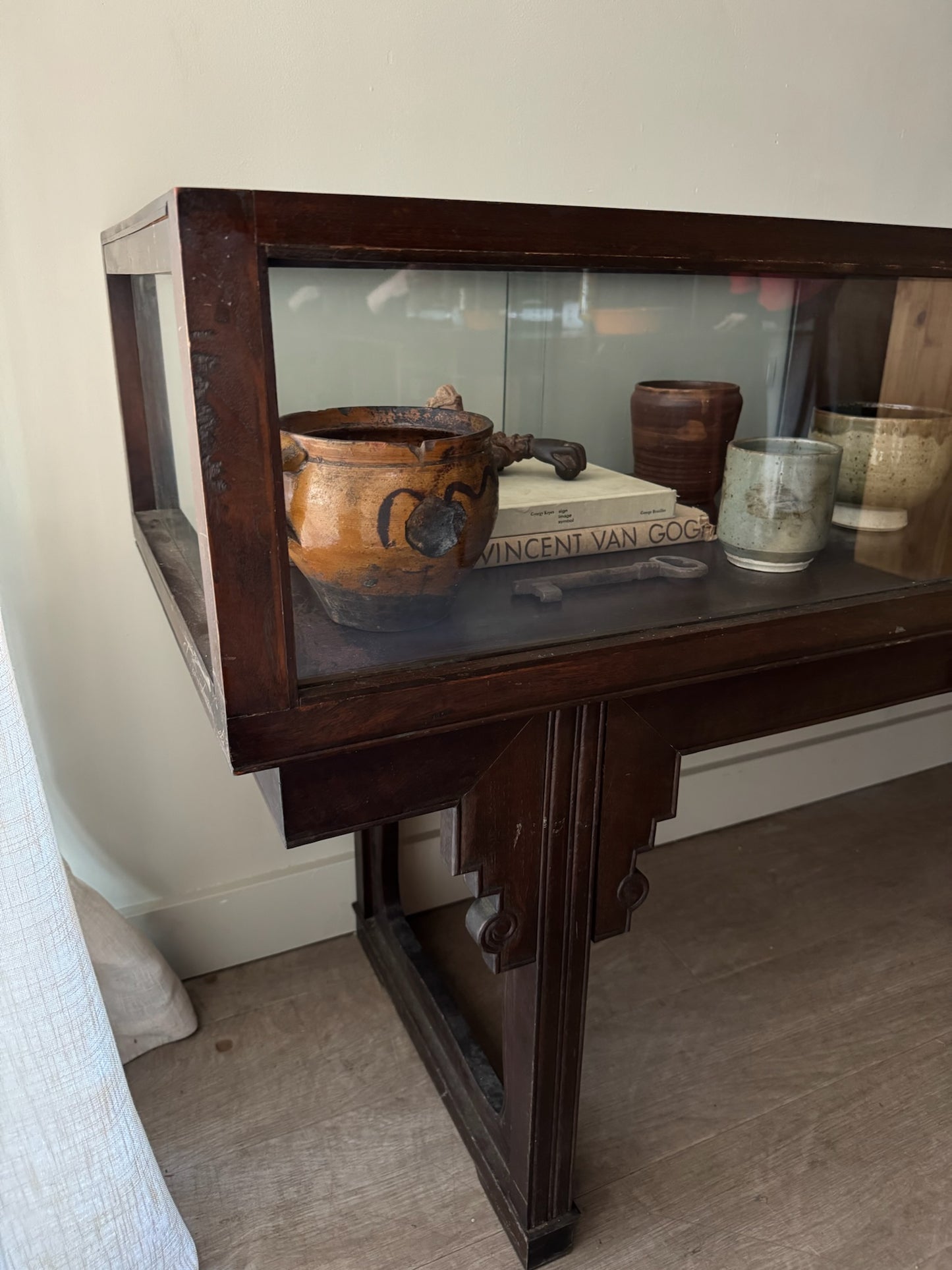 Deco glass display case