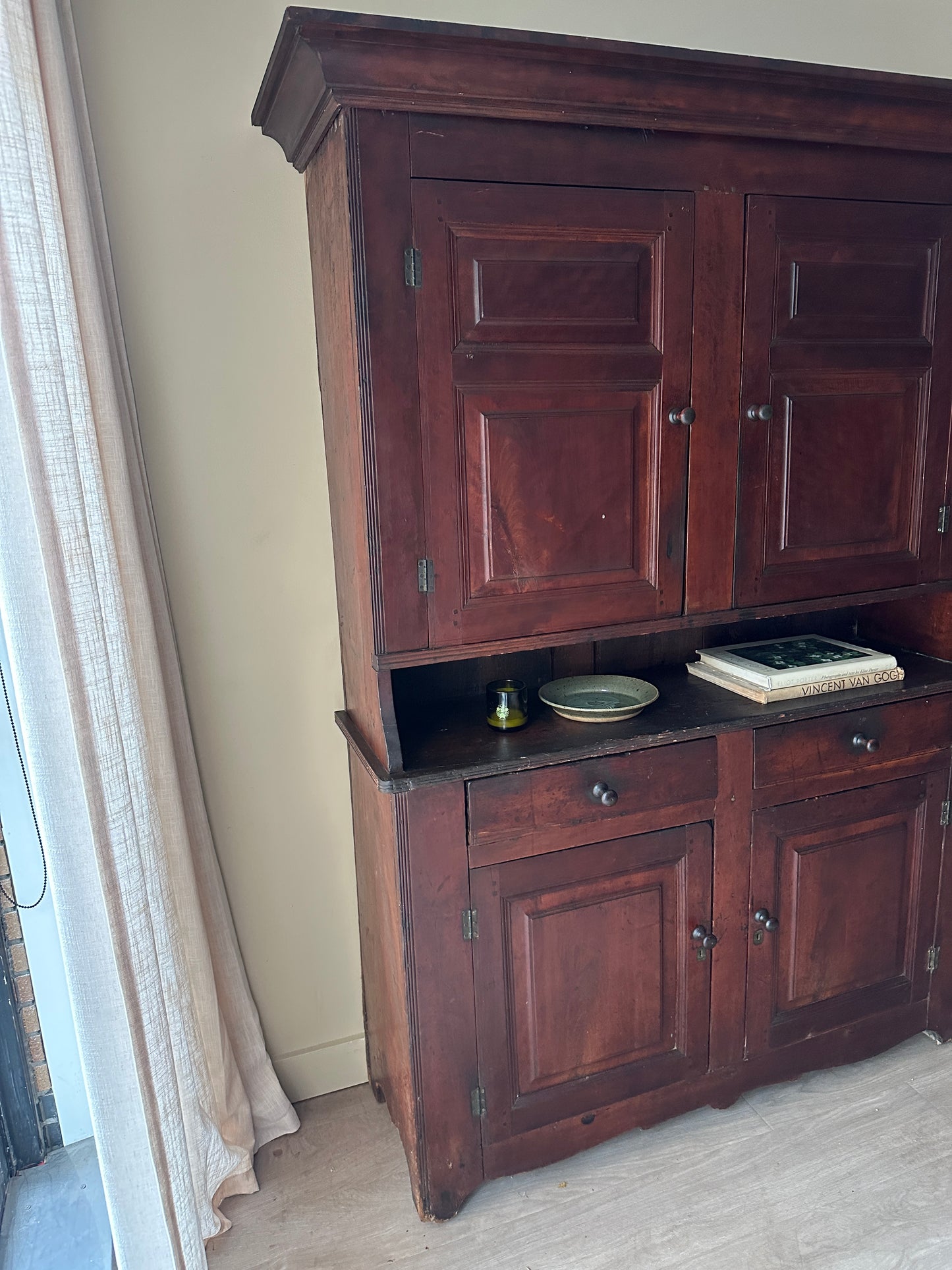 Pine step back hutch