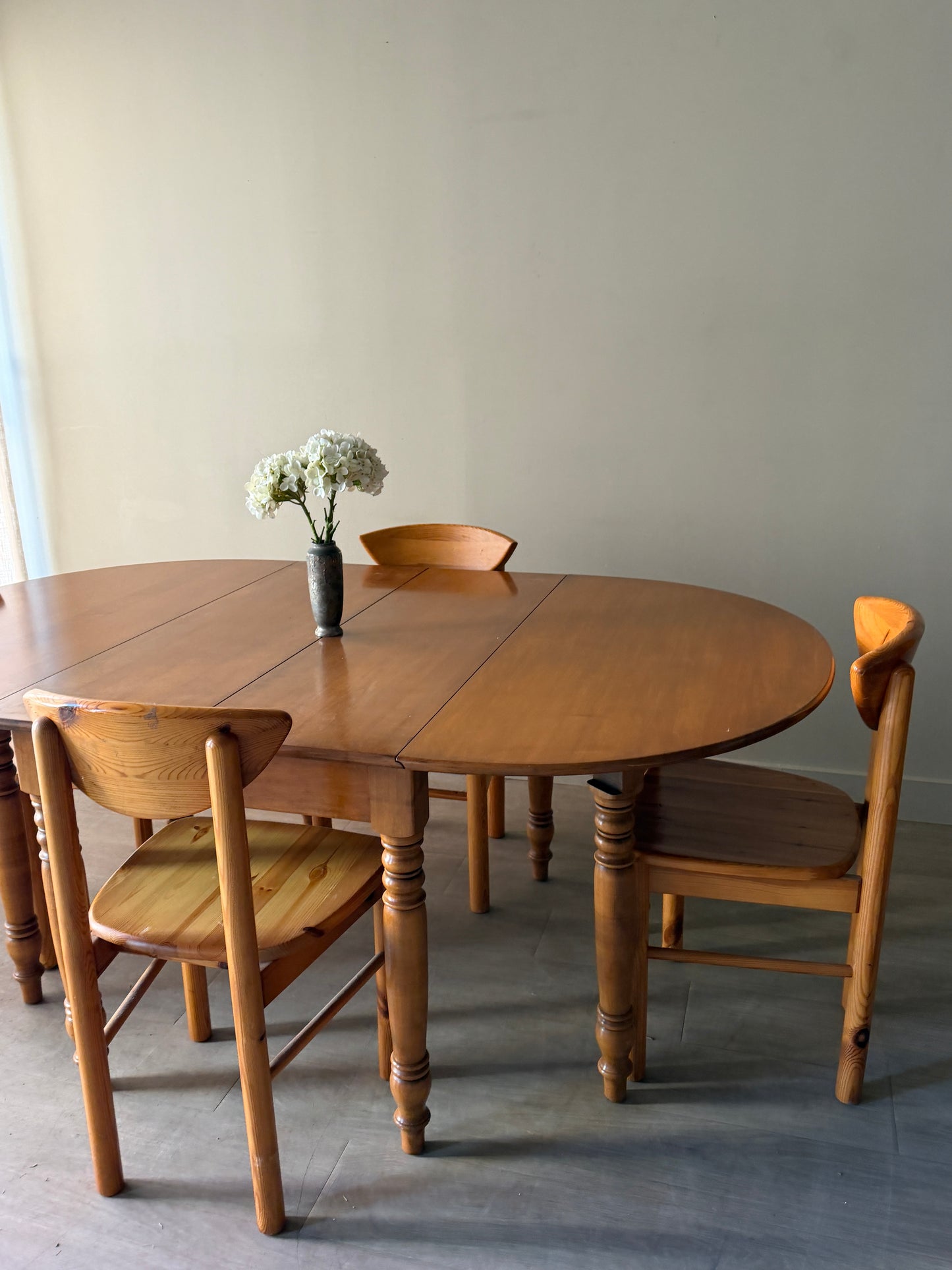 Maple drop leaf gate leg dining table with leaves