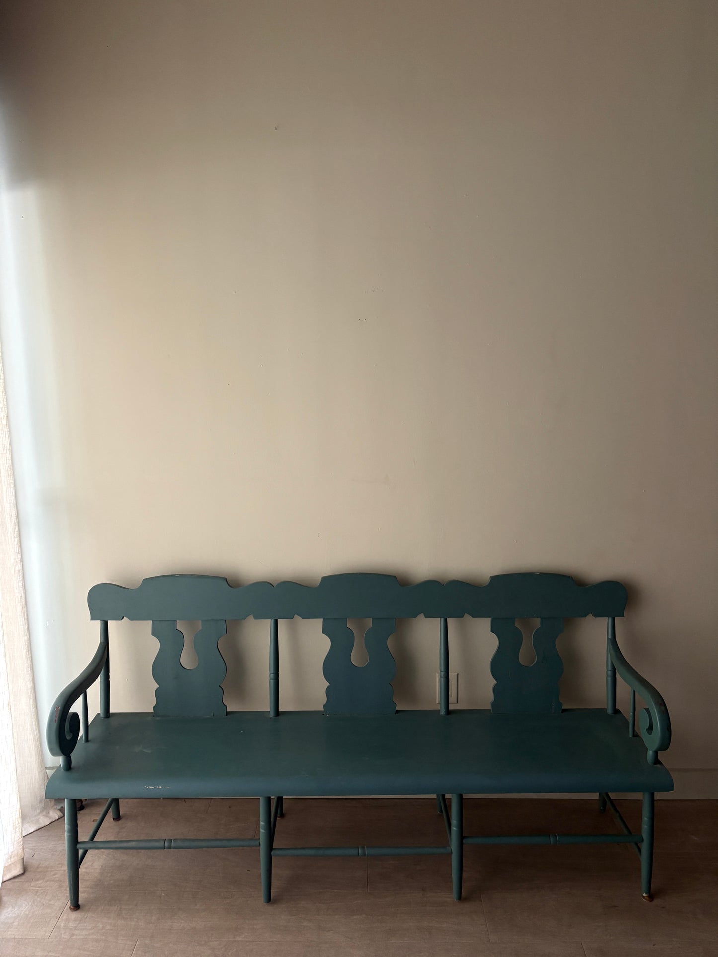 Farmhouse painted deacon’s bench