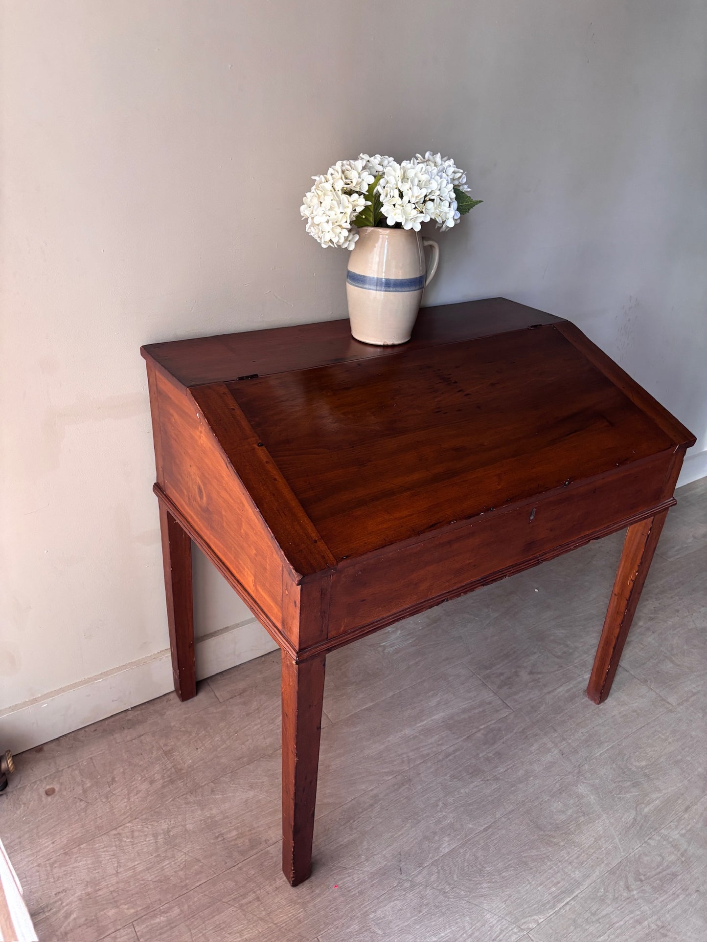 Poplar merchants desk