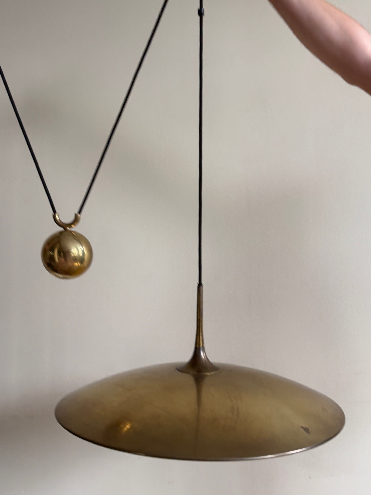 Brass counter-balance pendant lamp