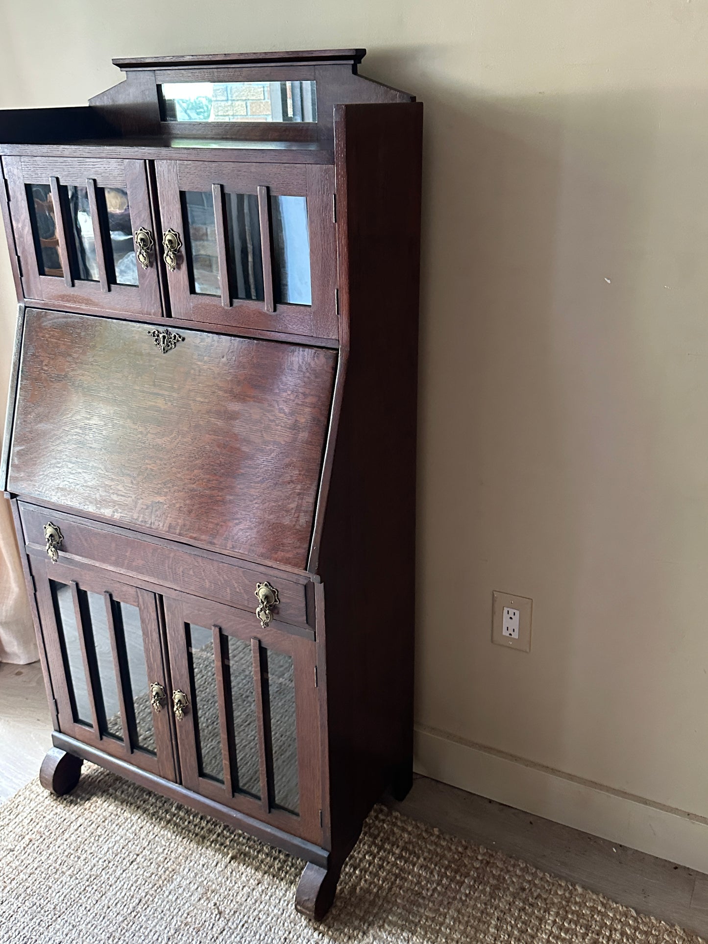 Mission secretary desk