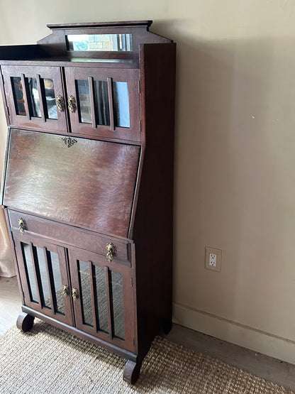 Mission secretary desk