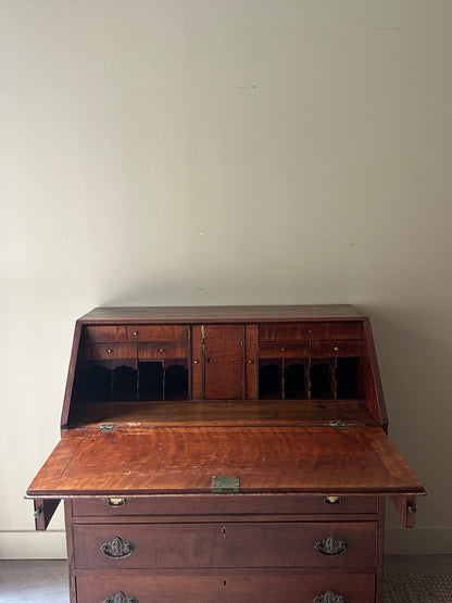 Secretary dresser