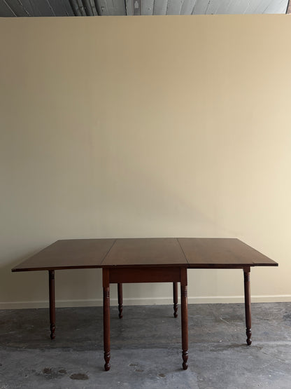 Pennsylvania Sheraton walnut drop leaf table