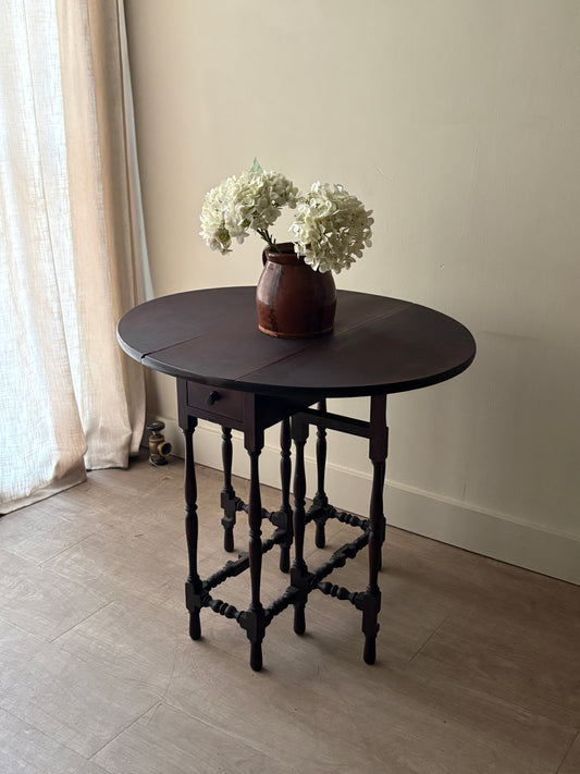 William & Mary mahogany drop leaf table
