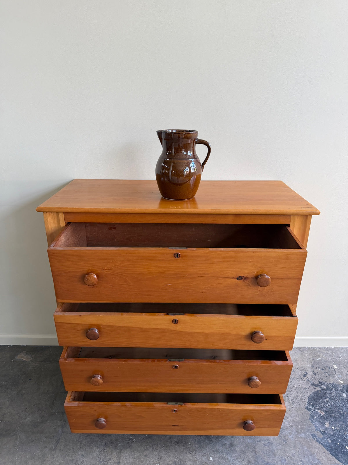 Pine dresser