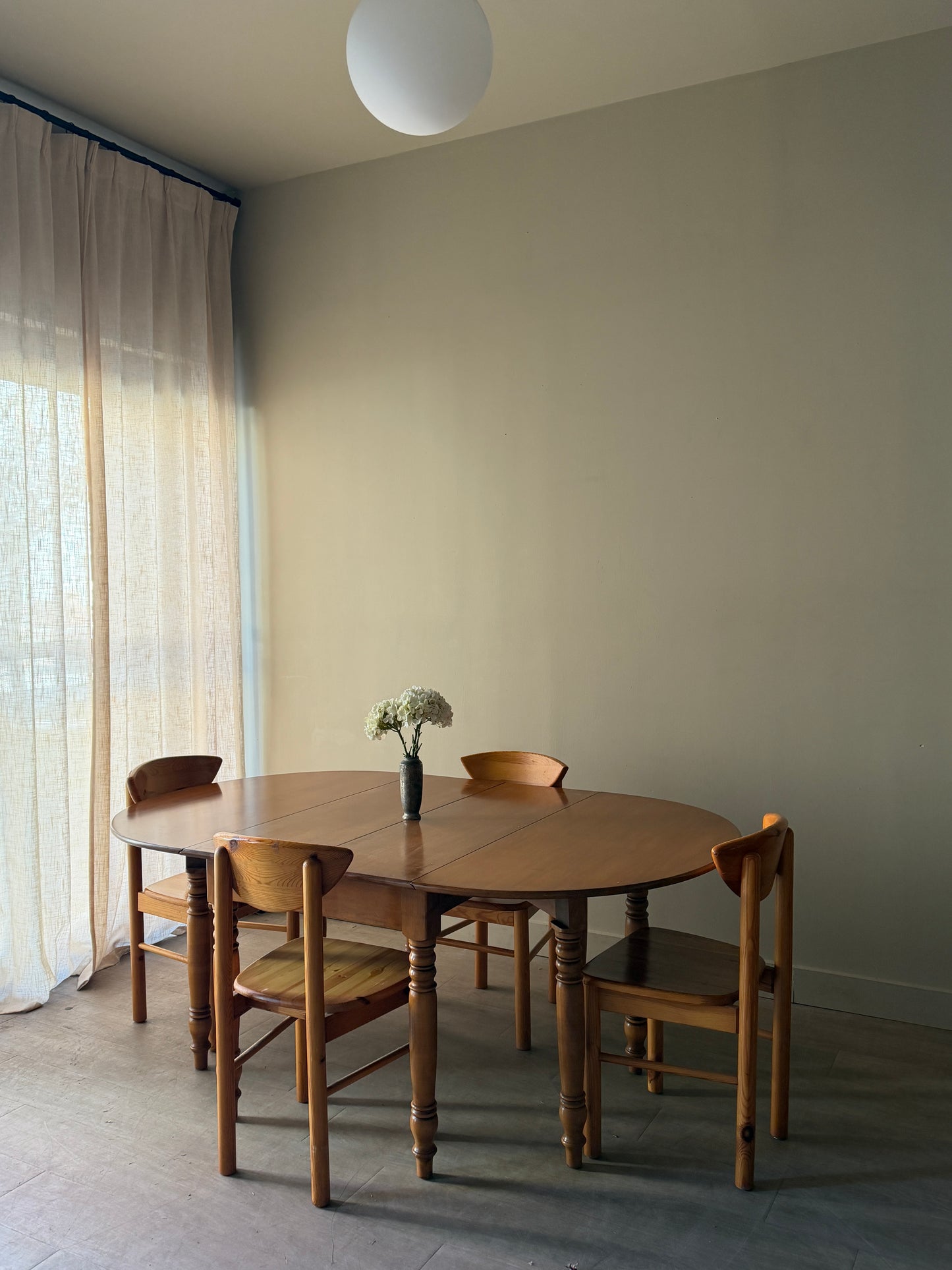 Maple drop leaf gate leg dining table with leaves